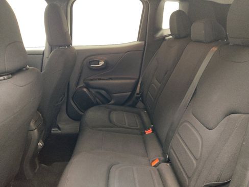 Used 2022 Jeep Renegade Latitude AWD/4WD image 18