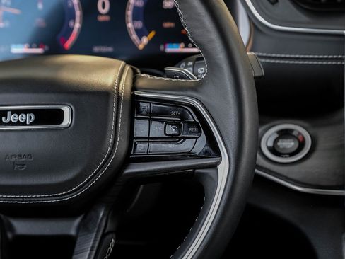 Used 2022 Jeep Grand Cherokee Overland w/ Luxury Tech Group IV image 29