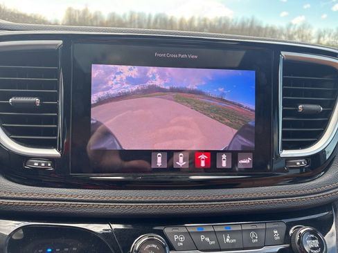 Used 2022 Chrysler Pacifica Pinnacle FWD image 30