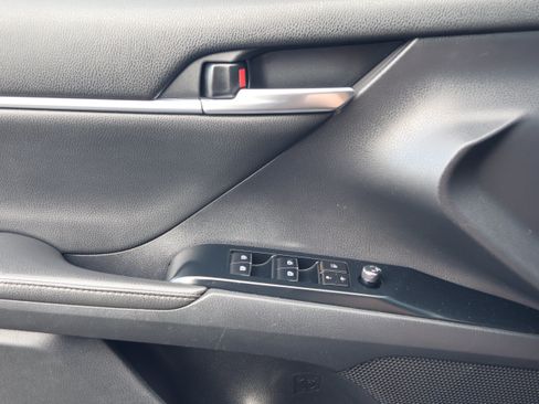 Used 2019 Toyota Camry XSE FWD image 12