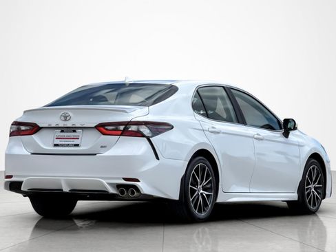 Used 2024 Toyota Camry SE FWD image 5