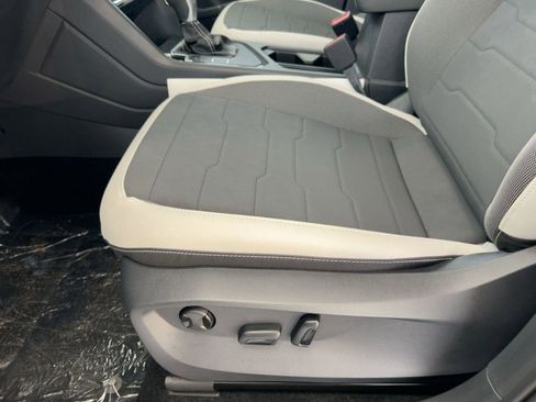 New 2026 Volkswagen Taos SE image 14