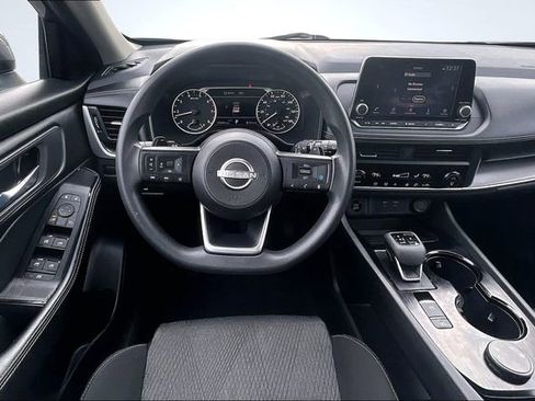 Used 2024 Nissan Rogue SV image 9