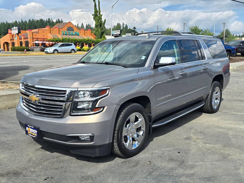 Used 2017 Chevrolet Suburban Premier AWD/4WD image 3