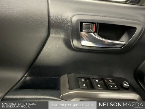 Used 2018 Toyota Tacoma TRD Off-Road image 21