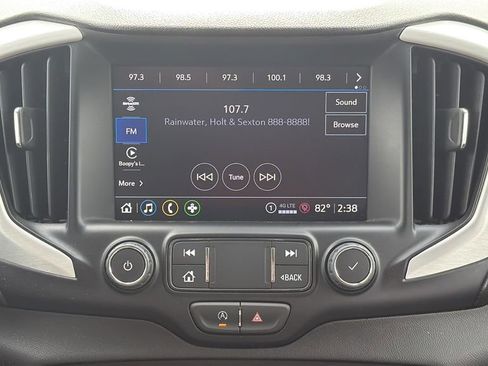 Used 2024 GMC Terrain SLT image 17