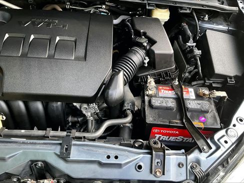 Used 2018 Toyota Corolla LE FWD image 32