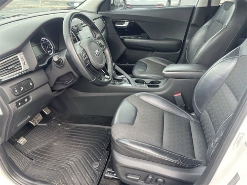 Used 2017 Kia Niro EX image 10
