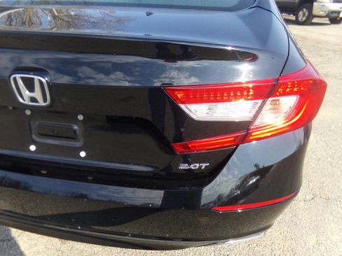 Used 2018 Honda Accord EX-L image 9