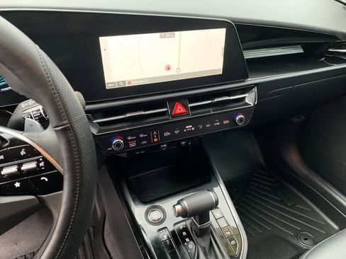 Used 2025 Kia Niro EX image 27