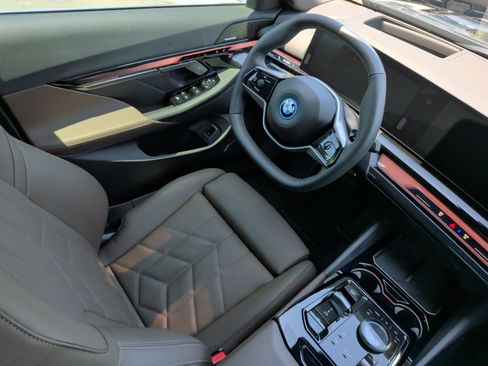 Used 2026 BMW i5 eDrive40 RWD image 36