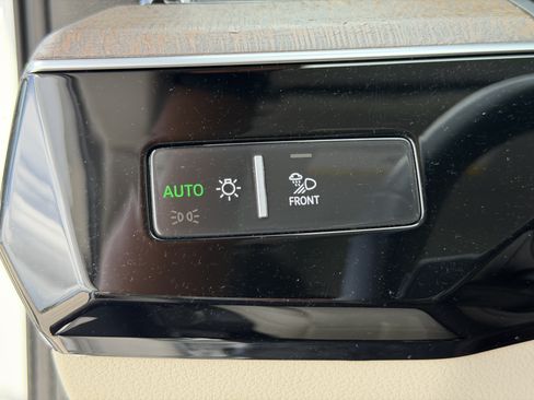 Used 2024 Audi Q8 e-tron Premium Plus w/ Premium Plus Package AWD/4WD image 31