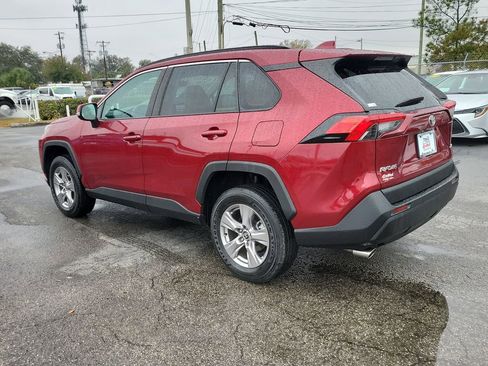 Used 2022 Toyota RAV4 XLE image 4