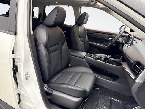 Used 2023 Nissan Rogue SV w/ SV Premium Package image 15