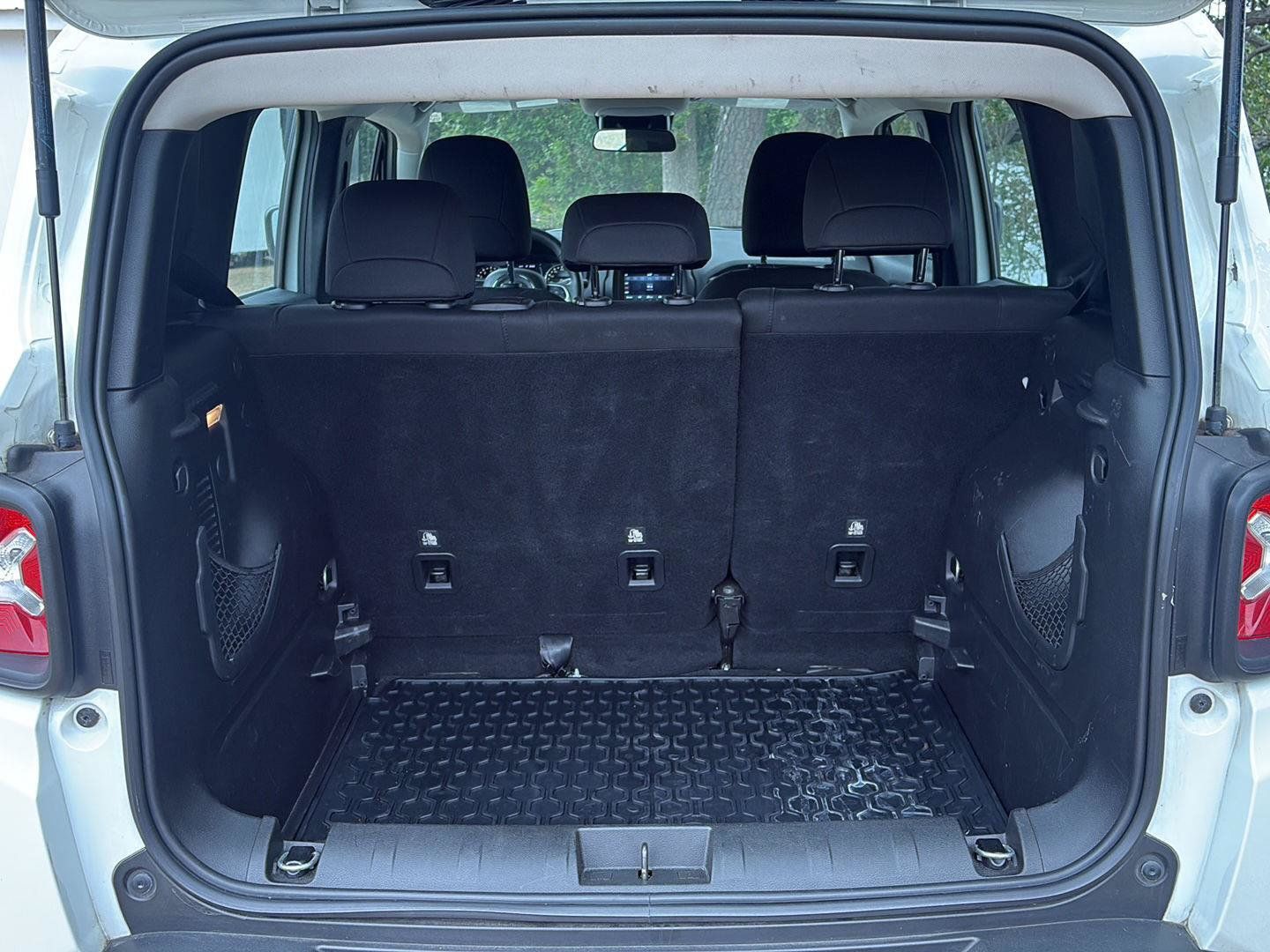 Used 2019 Jeep Renegade Sport w/ UConnect 7.0 Group AWD/4WD image 19