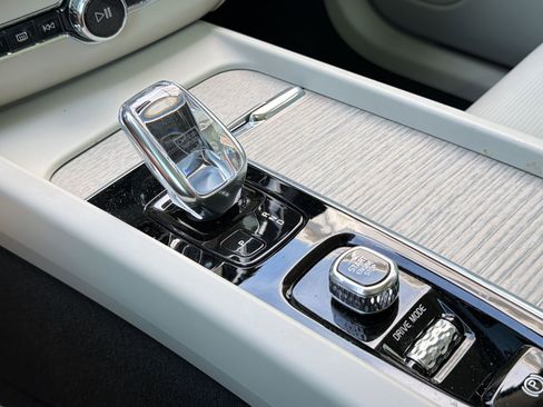 Used 2021 Volvo XC60 T8 Inscription w/ Protection Package Premier AWD/4WD image 18