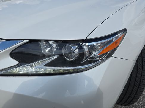 Used 2017 Lexus ES 350 w/ Premium Package FWD image 32