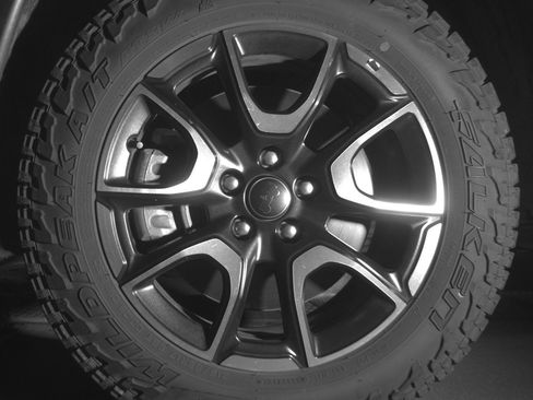 Used 2025 Jeep Compass Trailhawk image 12