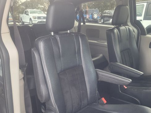 Used 2017 Dodge Grand Caravan SXT image 26