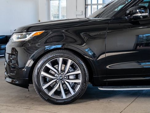 Used 2024 Land Rover Discovery Dynamic SE image 9