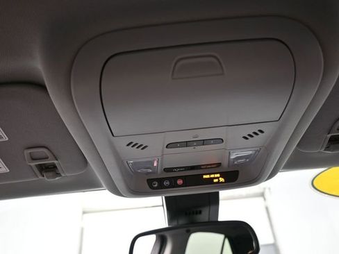 Used 2023 Chevrolet Equinox Premier image 12