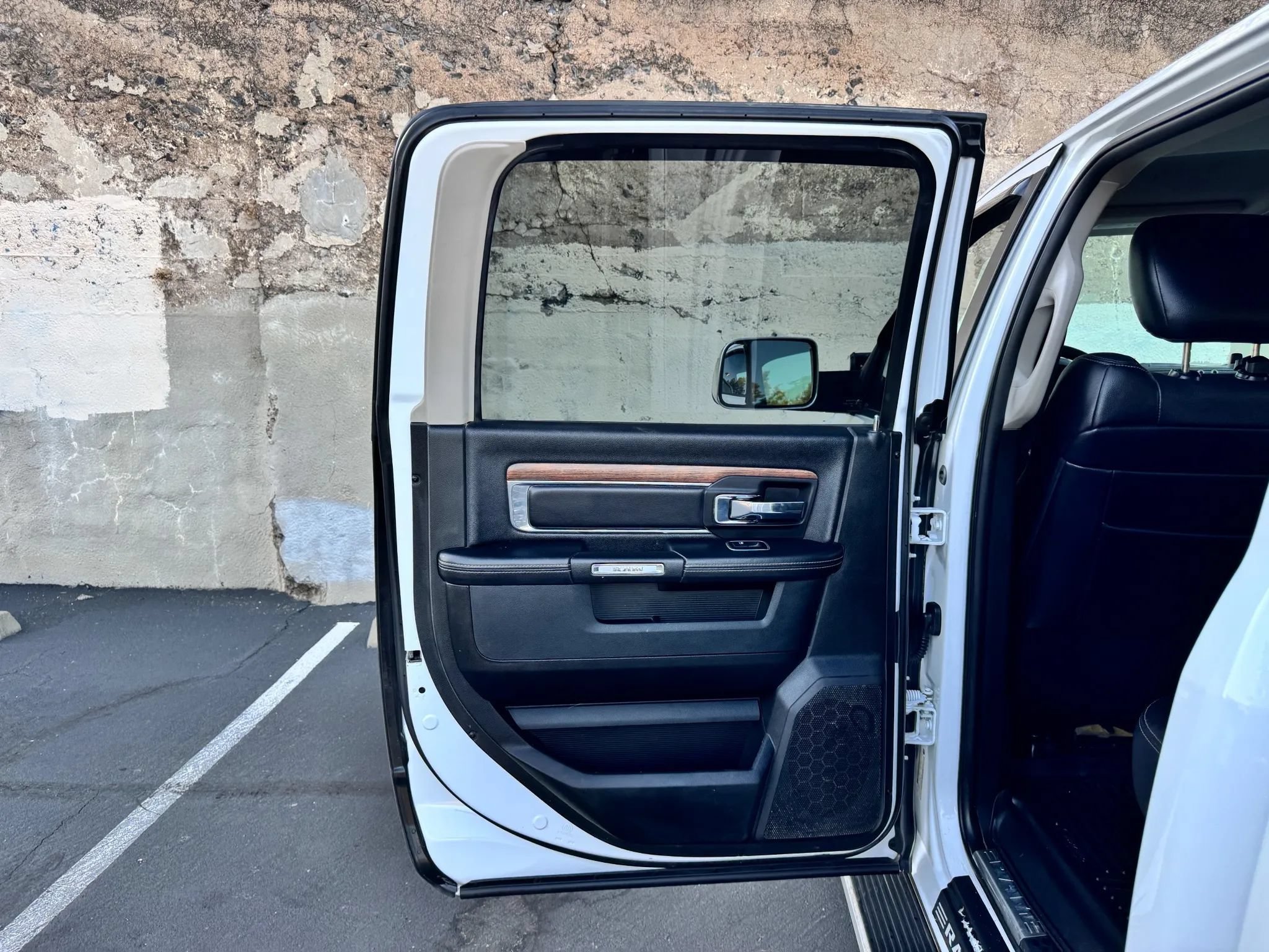 Used 2017 RAM 1500 Laramie w/ Convenience Group AWD/4WD image 22