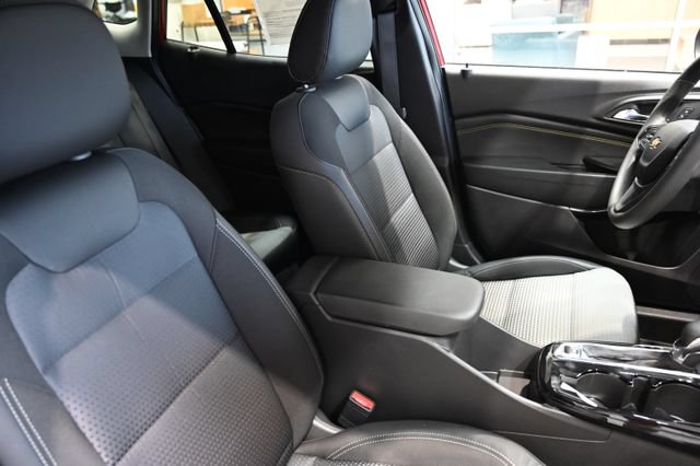 Used 2026 Chevrolet Trax LT FWD image 8