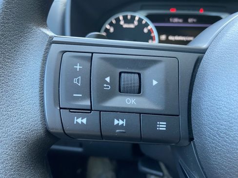 Used 2023 Nissan Rogue S image 27