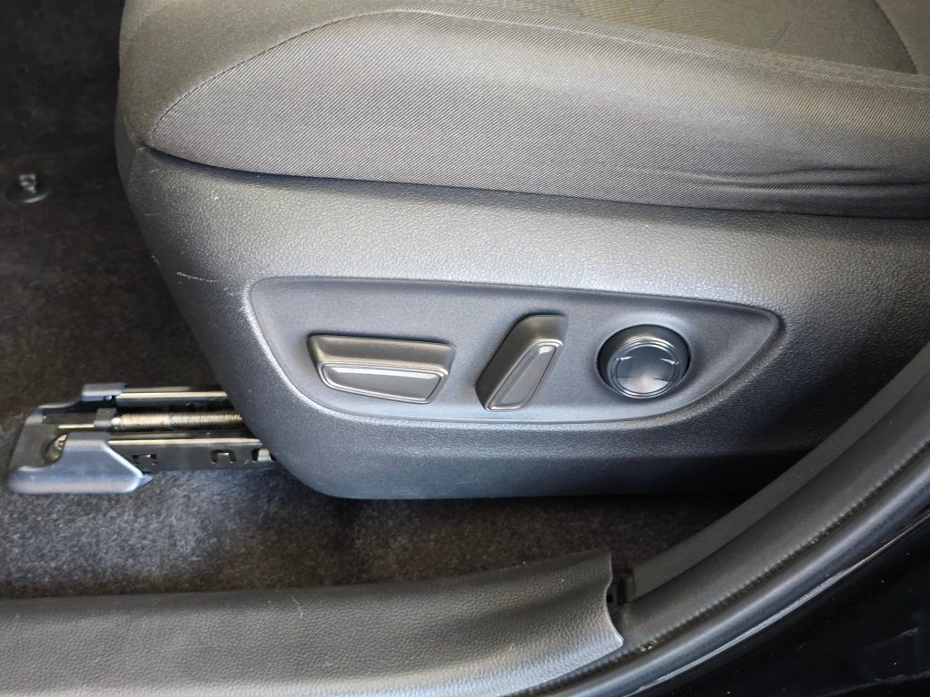 Used 2025 Toyota RAV4 XLE AWD/4WD image 20