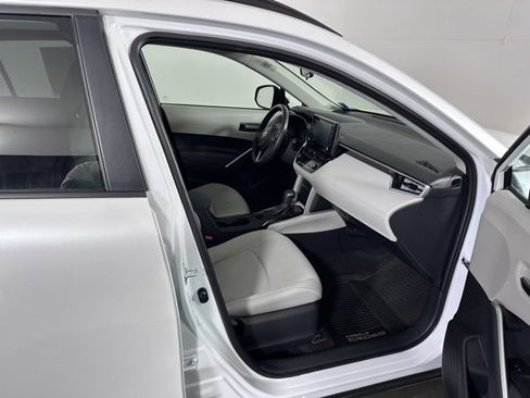 Used 2022 Toyota Corolla Cross LE image 11
