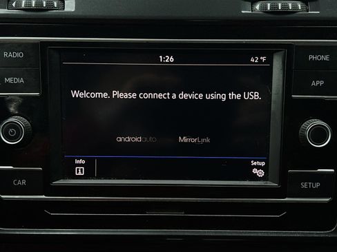 Used 2019 Volkswagen Golf S image 25