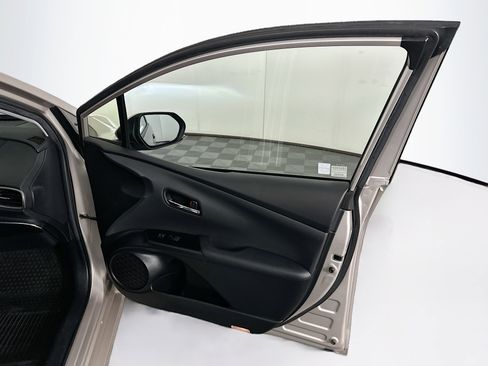 Used 2021 Toyota Prius Prime XLE FWD image 30