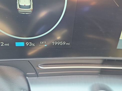 Used 2024 Hyundai Kona Limited FWD image 28