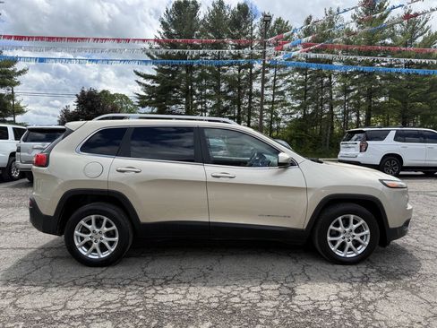 Used 2014 Jeep Cherokee Latitude w/ Cold Weather Group FWD image 3