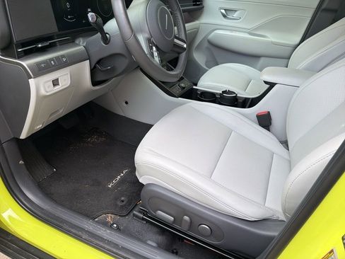 Used 2024 Hyundai Kona Limited FWD image 2