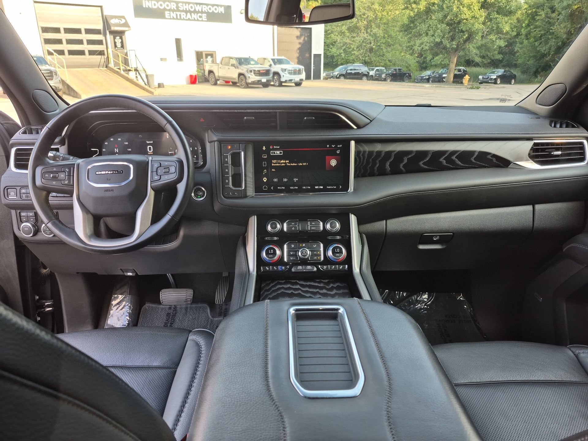 Used 2023 GMC Yukon XL Denali AWD/4WD image 21
