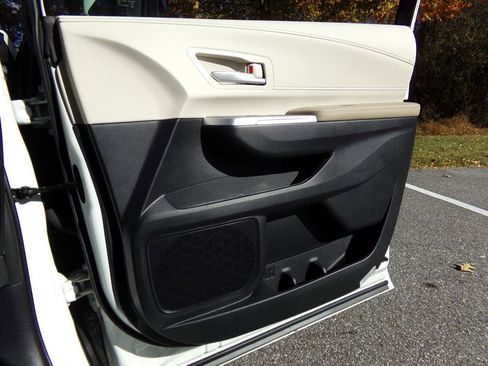 Used 2024 Toyota Sienna XLE image 55