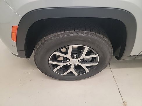 New 2025 Jeep Grand Cherokee L Limited w/ Luxury Tech Group II image 2