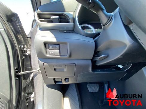 Used 2023 Toyota Highlander XLE AWD/4WD image 41