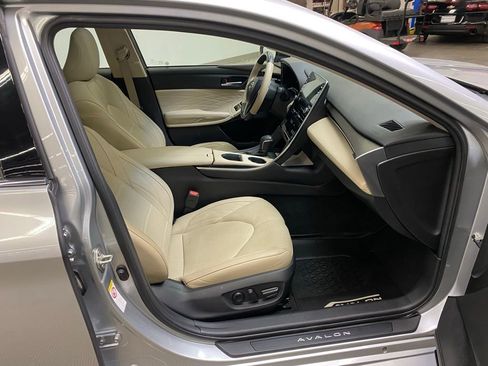 Used 2019 Toyota Avalon Limited w/ Advanced Safety Package image 12