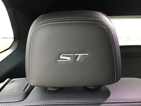 Used 2025 Buick Enclave Sport Touring image 21