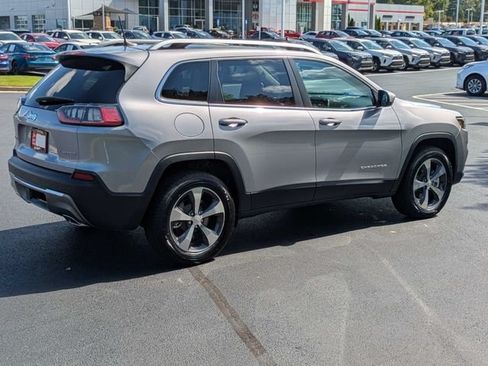 Used 2019 Jeep Cherokee Limited w/ Luxury Group AWD/4WD image 4
