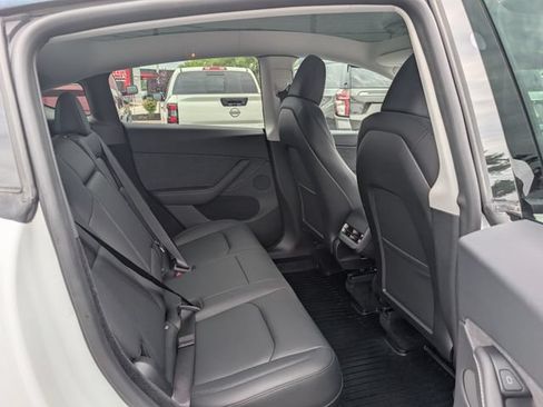 Used 2024 Tesla Model Y Long Range AWD/4WD image 12