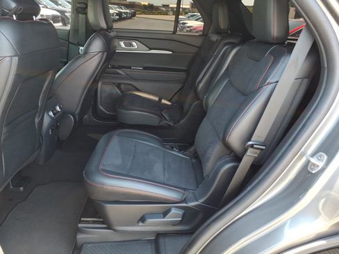 Used 2025 Ford Explorer ST AWD/4WD image 9