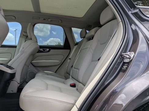 Used 2022 Volvo XC60 B5 Inscription w/ Advanced Package FWD image 16