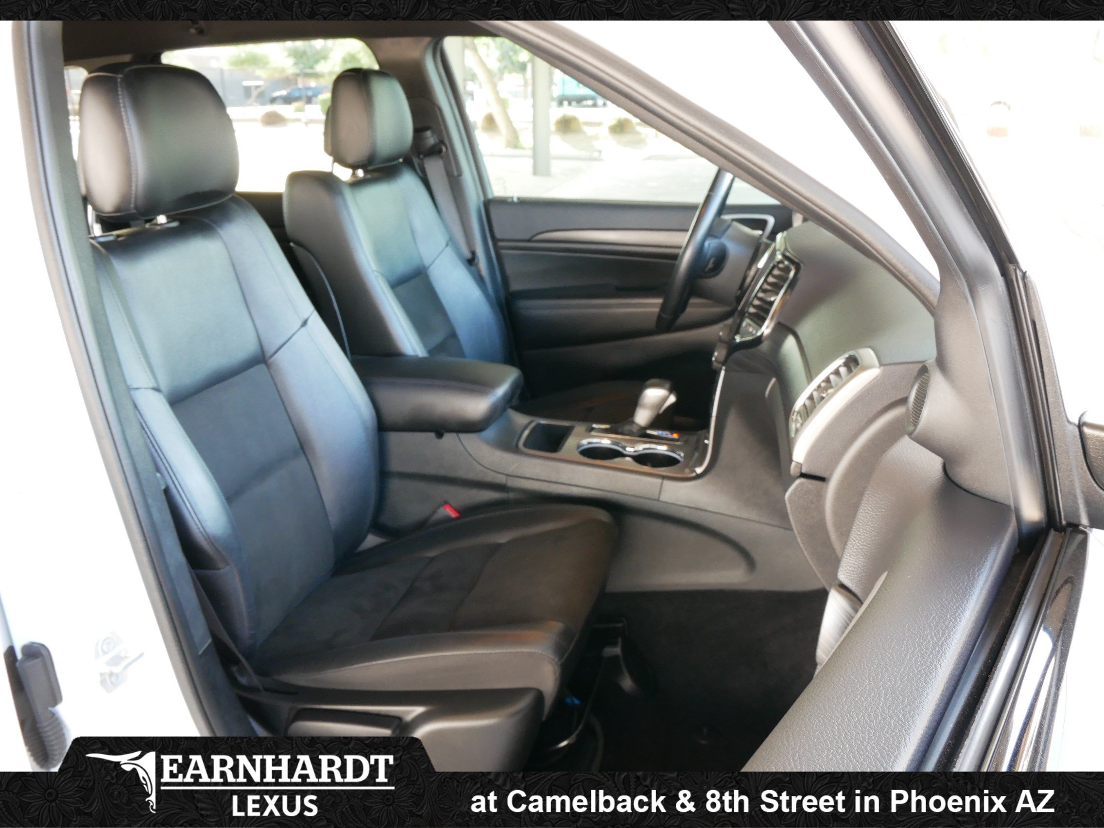 Used 2020 Jeep Grand Cherokee Altitude AWD/4WD image 8