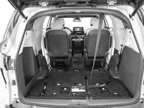 Used 2024 Toyota Sienna XSE image 44