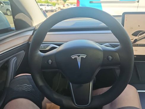 Used 2024 Tesla Model Y Performance image 15
