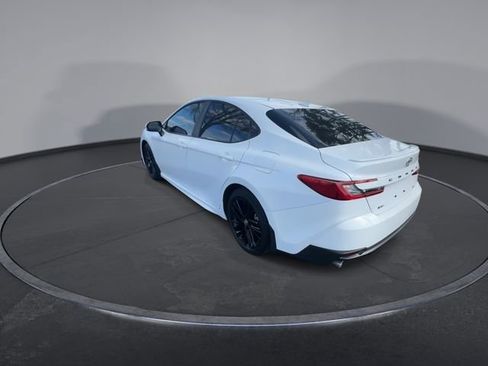 Used 2025 Toyota Camry SE image 11