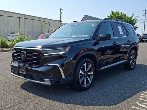 Certified 2023 Honda Pilot Elite image 3